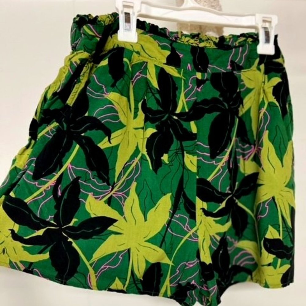 Tropical print resort shorts
